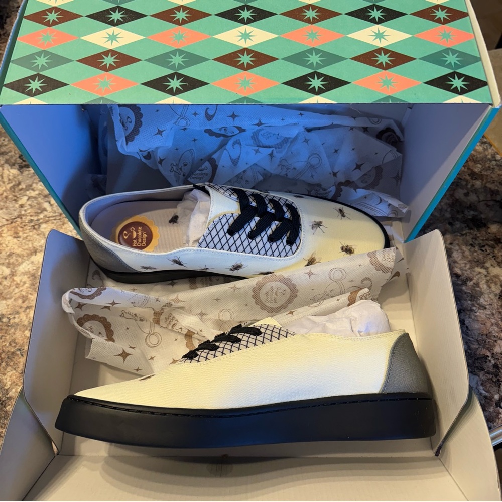 NIB Hot Chocolate Design Bee Cream and Black Women's Sneakers